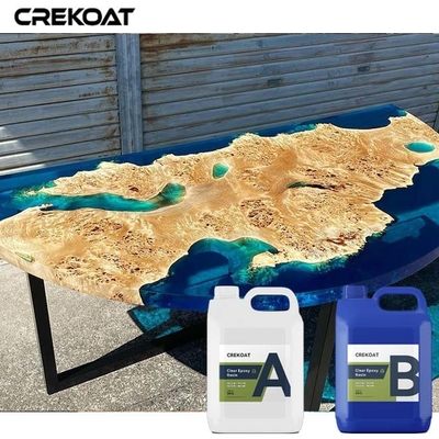Προσεκτικά Φύσκιση Ελεύθερο Διαφανές Εποξείδιο Σε Πυκνότερα στρώματα ξύλου